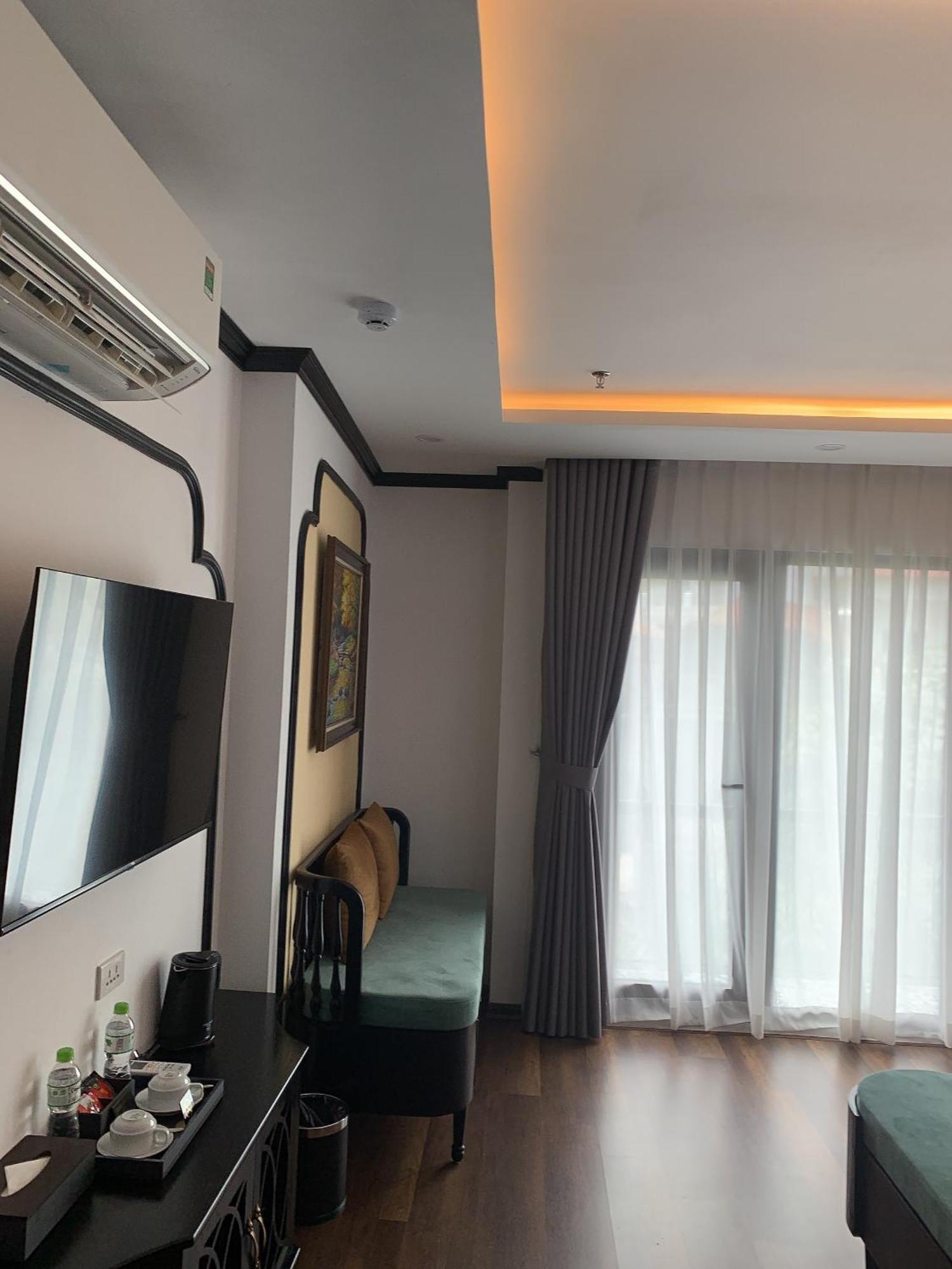 Aquarius Premium Hotel Hanoi Buitenkant foto